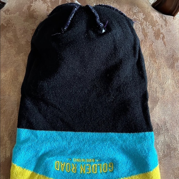 Like new 💜💛💙 adult Unisex Knit fleece lined beanie pom-pom hat - Picture 4 of 9